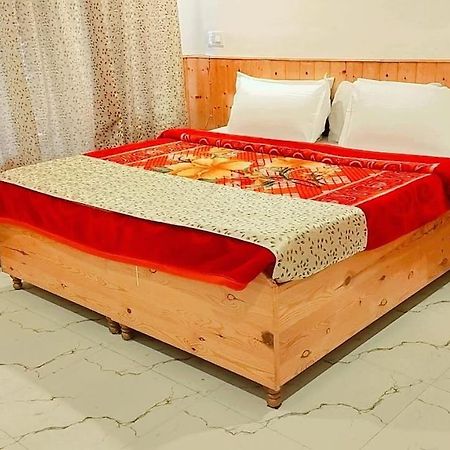 Hotel Seraj International Manāli Esterno foto