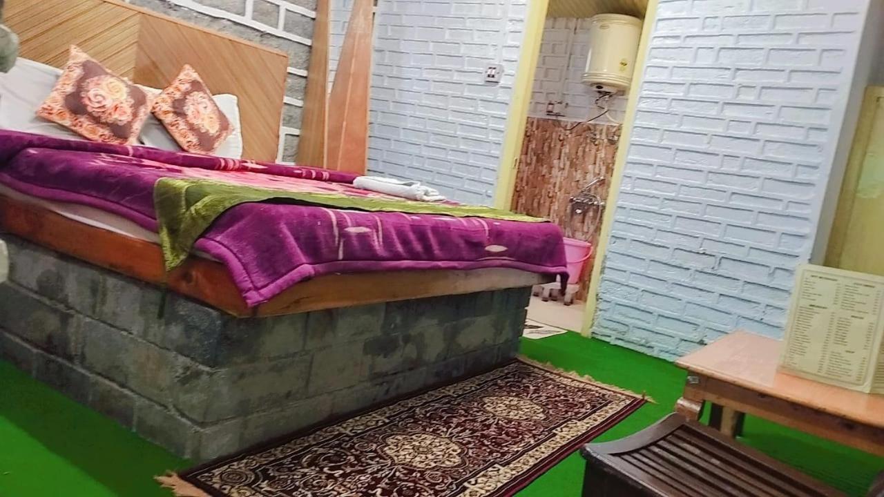Hotel Seraj International Manāli Esterno foto