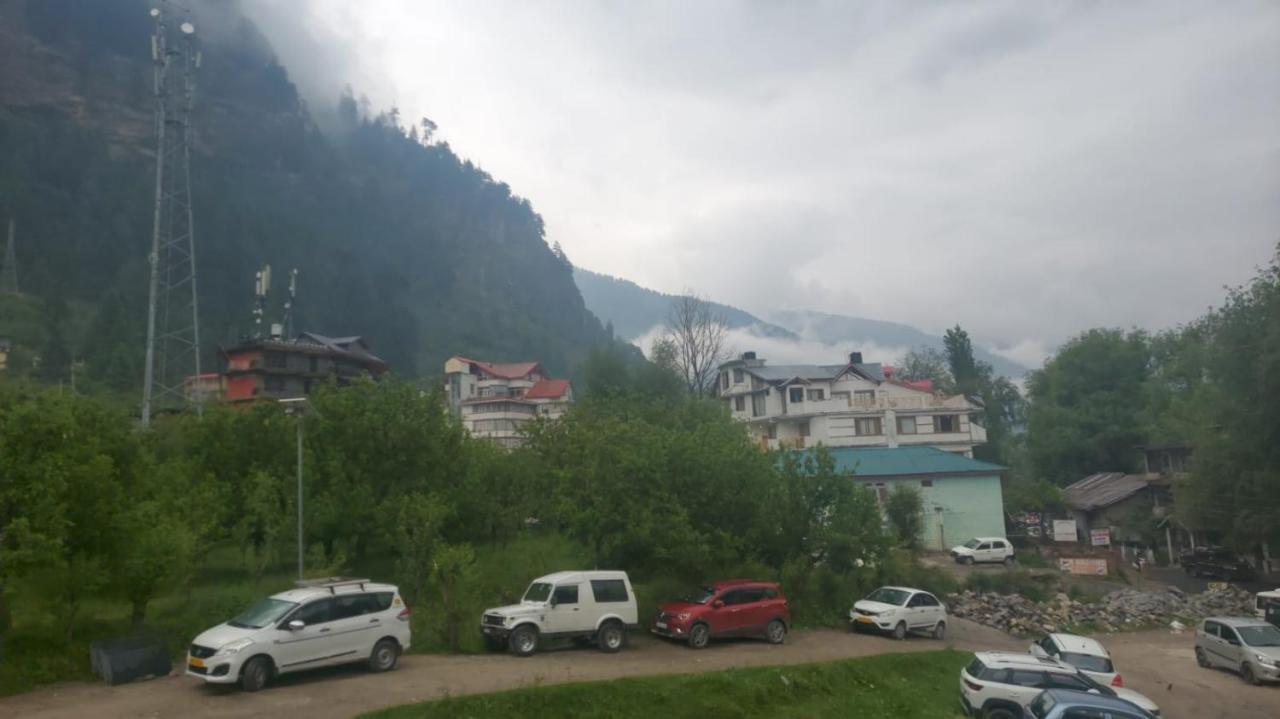 Hotel Seraj International Manāli Esterno foto
