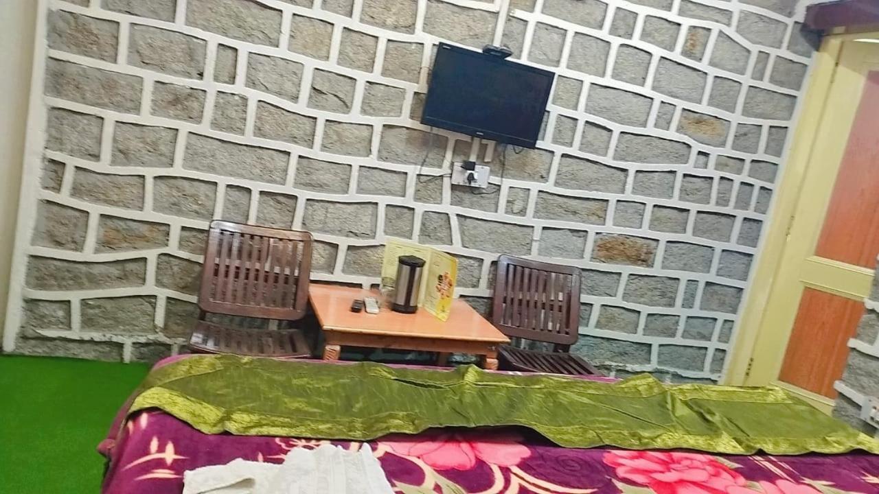 Hotel Seraj International Manāli Esterno foto
