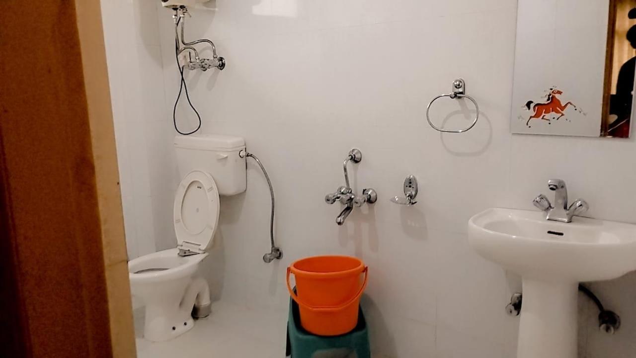 Hotel Seraj International Manāli Esterno foto