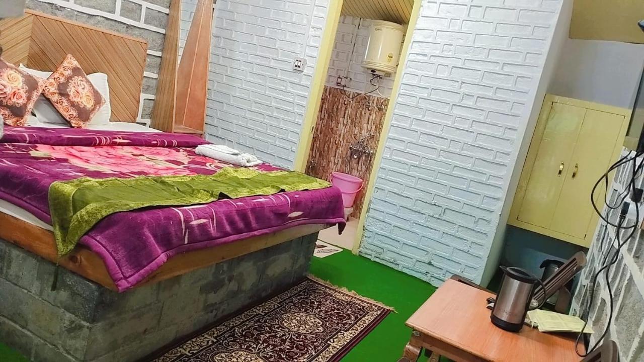 Hotel Seraj International Manāli Esterno foto