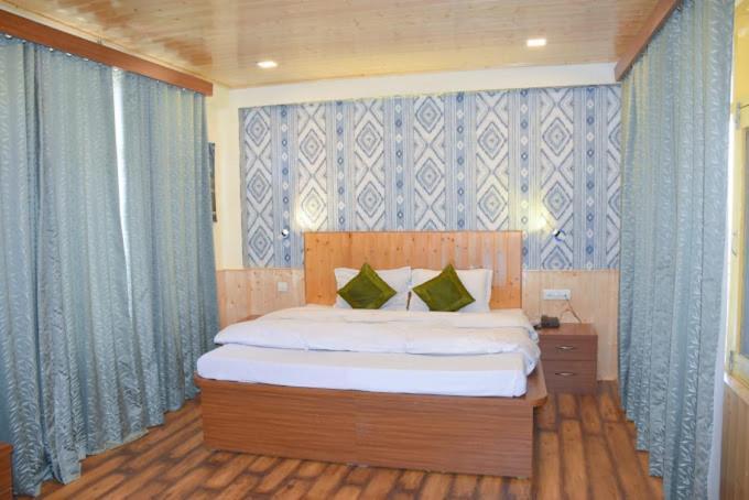 Hotel Seraj International Manāli Esterno foto