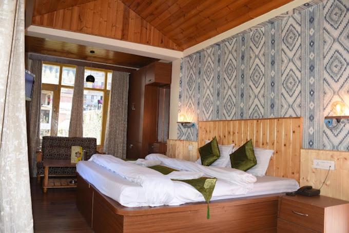 Hotel Seraj International Manāli Esterno foto