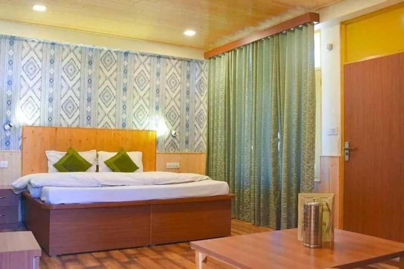 Hotel Seraj International Manāli Esterno foto